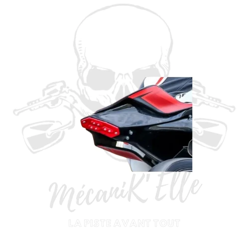 [Référence : 00-PE-FA-RL-6-YAM-INT-GUI] Feu arrière pluie Blinder pour Yamaha R1 15-24/R6 17-25/R7 21-25 (R1)